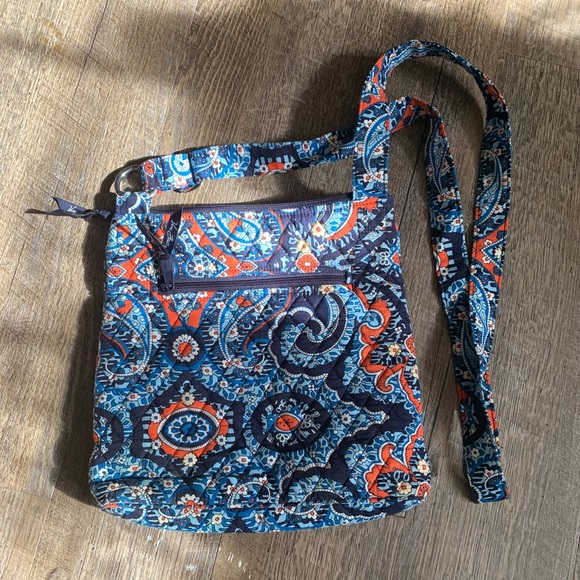 Vera Bradley Crossbody Purse in Navy and Red - Picture 2 of 4